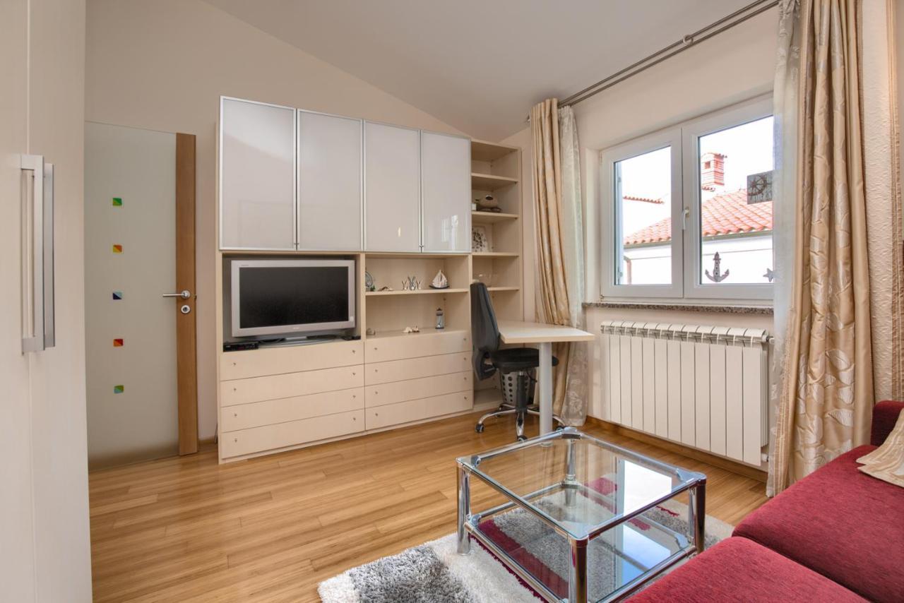 Ferienwohnung Tomisha Pjescana Uvala Exterior foto