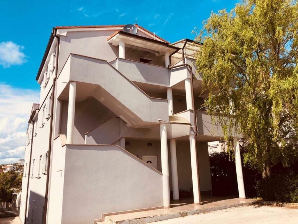 Ferienwohnung Tomisha Pjescana Uvala Exterior foto